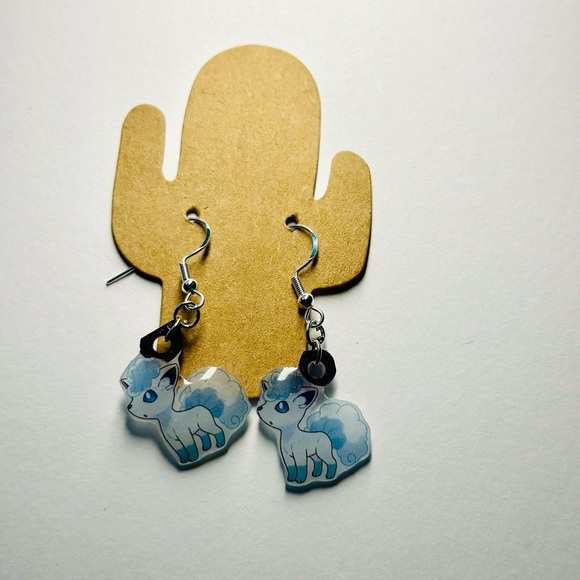 White vulpix pokemon earrings - Picture 3 of 3